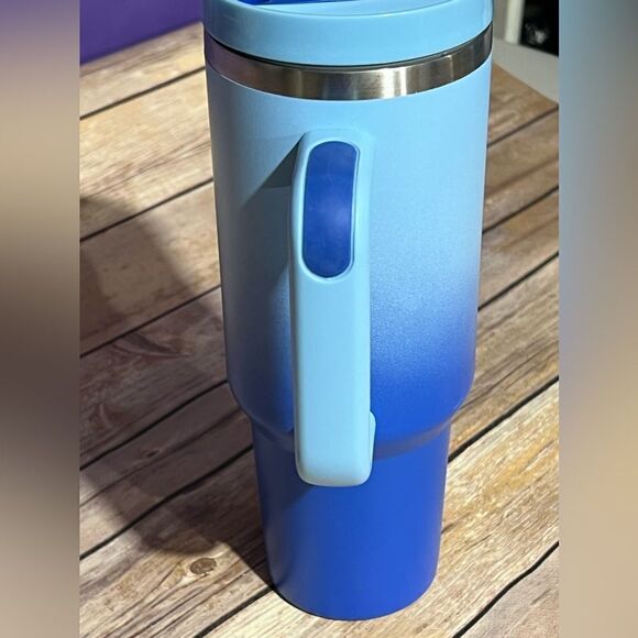 Blue ombre tumbler (40oz) - Picture 5 of 6